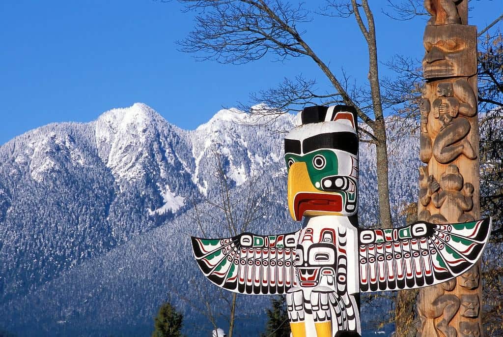 A Brief Overview of The Totem Poles in Stanley Park