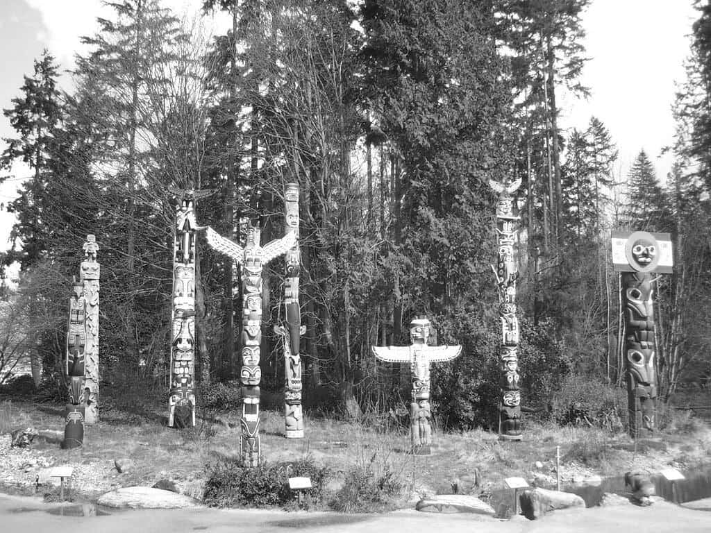 A Brief Overview of The Totem Poles in Stanley Park