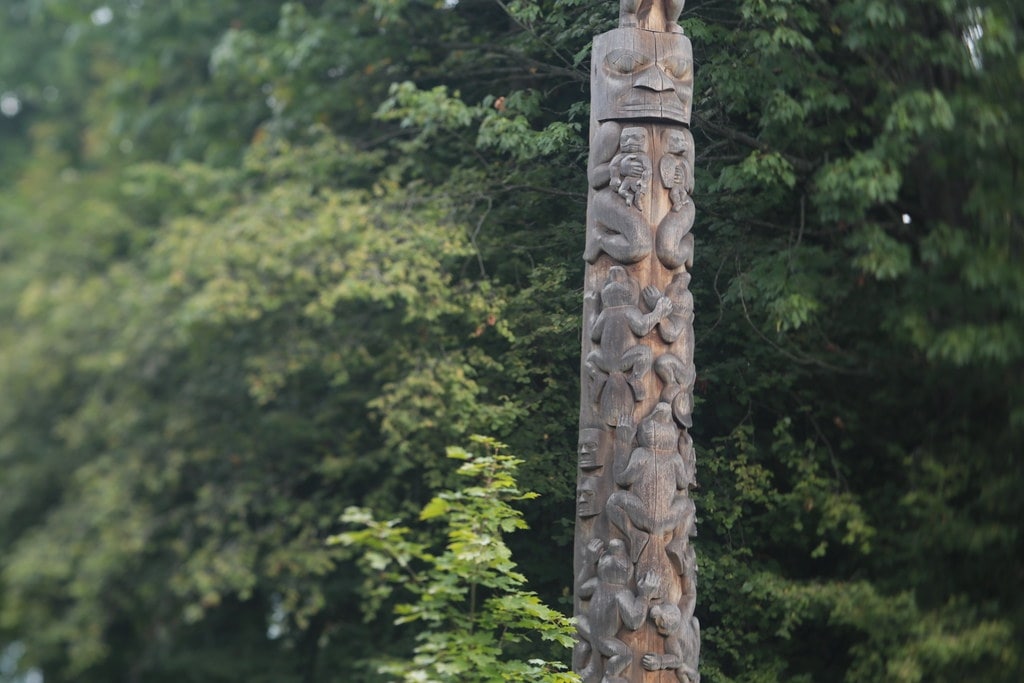 Beaver Crest Pole