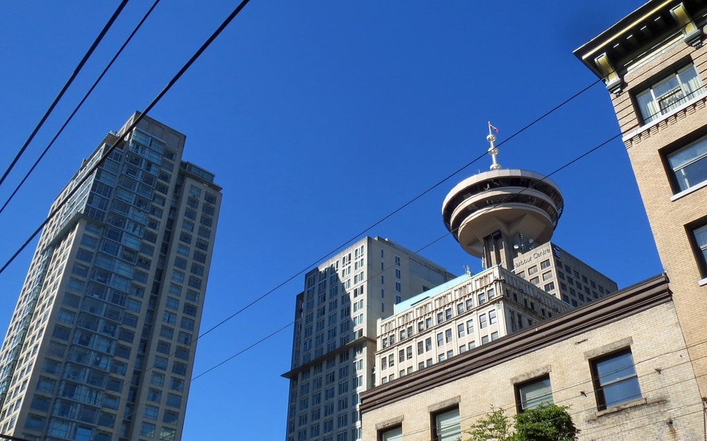 How high is the Vancouver Lookout